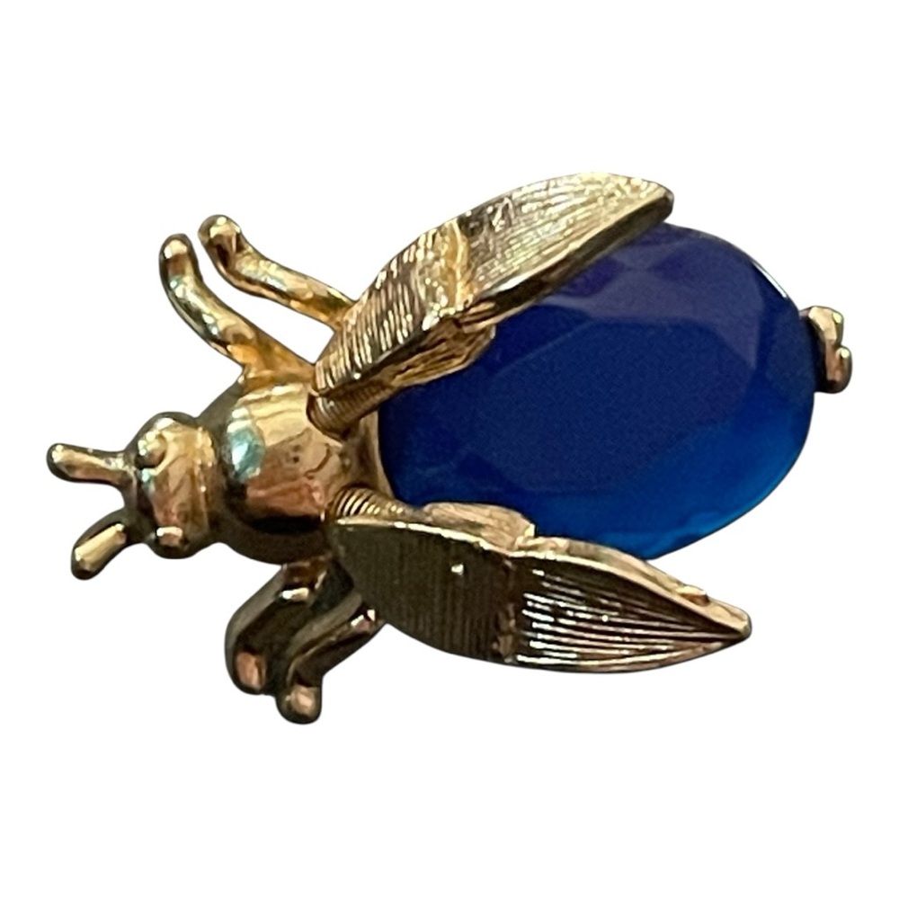 💙 Vintage Movable Wing Bee Brooch – Blue Lucite & Gold-Tone ✨